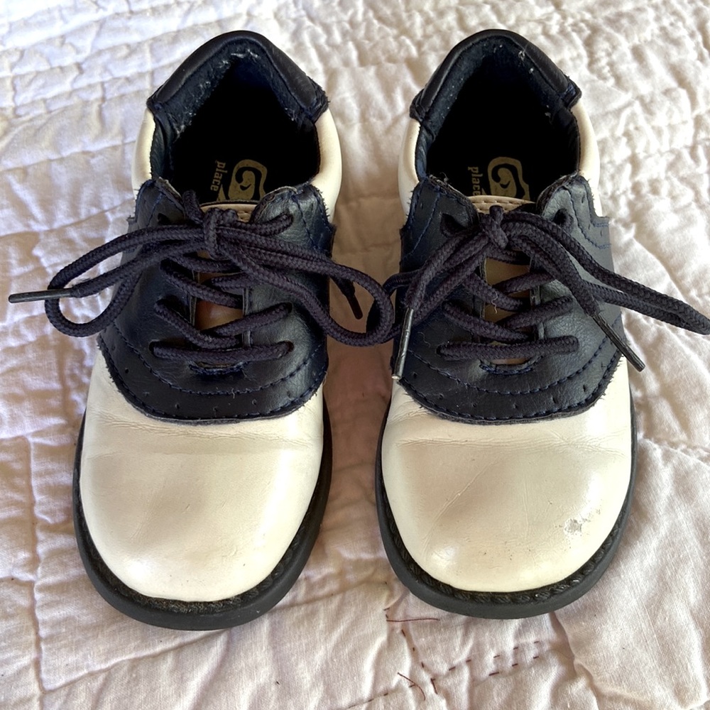 Navy & White Boyd Saddleback Dress shoes -size 8- Excellent Used Condition!
